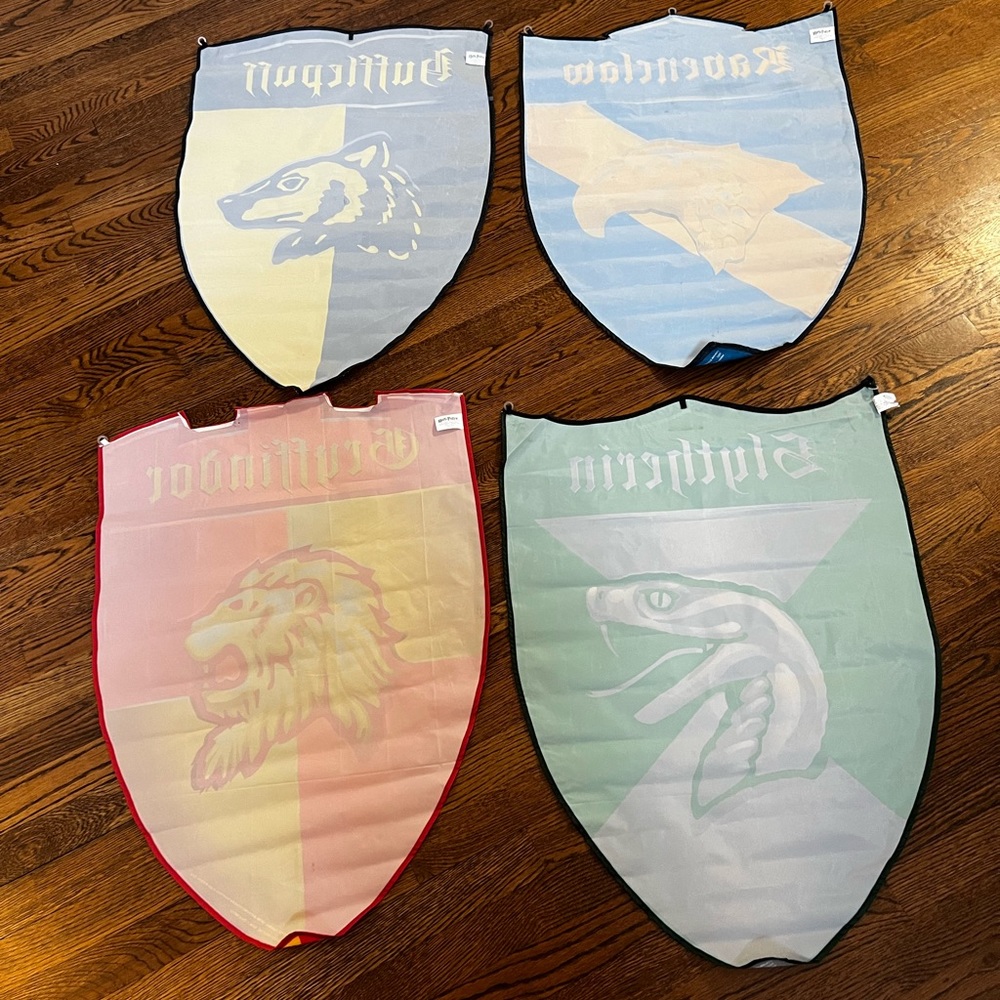 Set four house hogwarts banners 2001 ravenclaw gryffindor hufflepuff slytherin - Picture 10 of 10